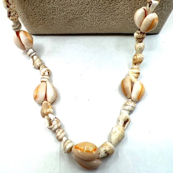 Vintage Boho Seashell Beaded Necklace    A5 - Picture 2 of 13